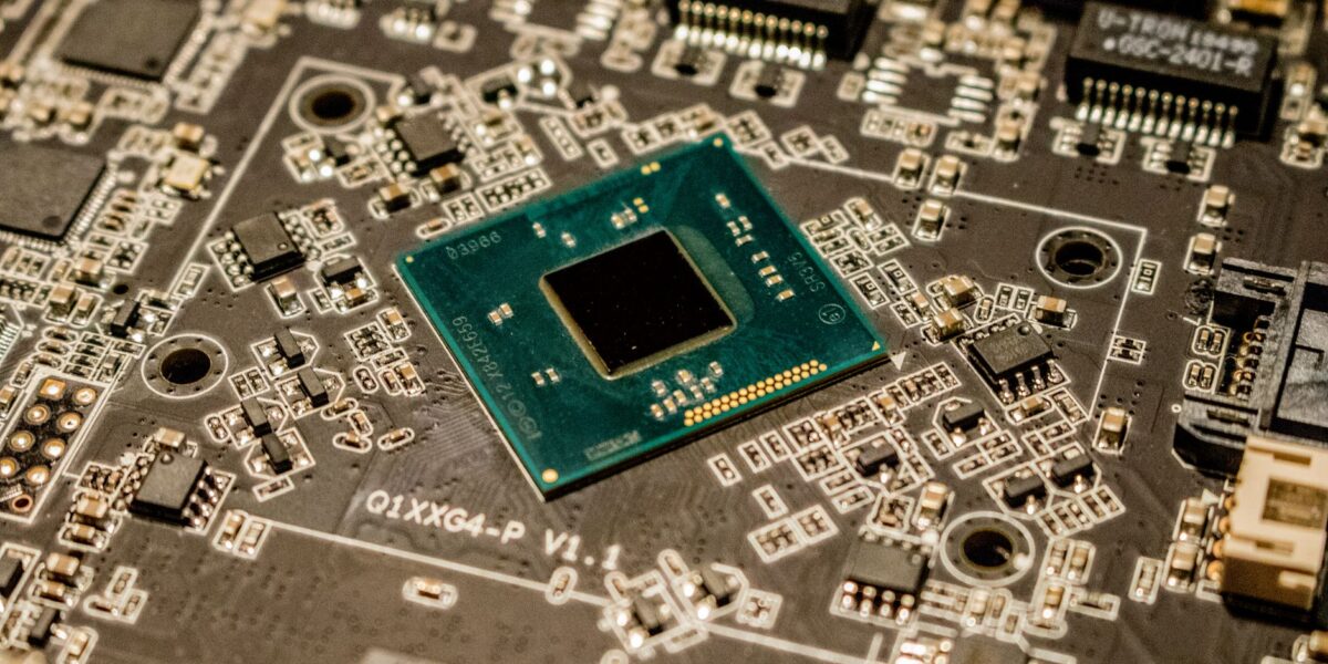 ZAYA1-8B: Effizientes Reasoning-Modell komplett auf AMD-Hardware trainiert