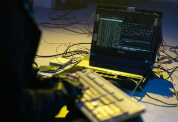 PeopleSoft Sicherheitslücke CVE-2026-35273: ShinyHunters greifen aktiv an