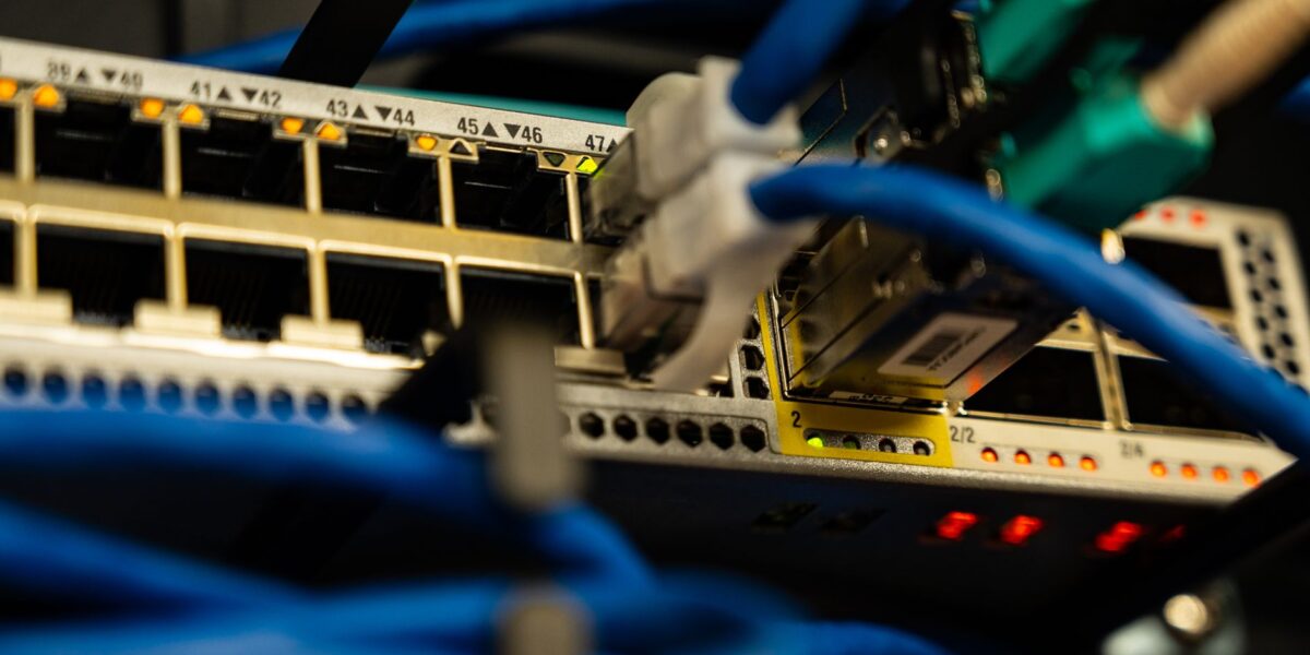 Zyxel GS1900 Sicherheitslücke CVE-2026-7273: 996 Switches übernommen